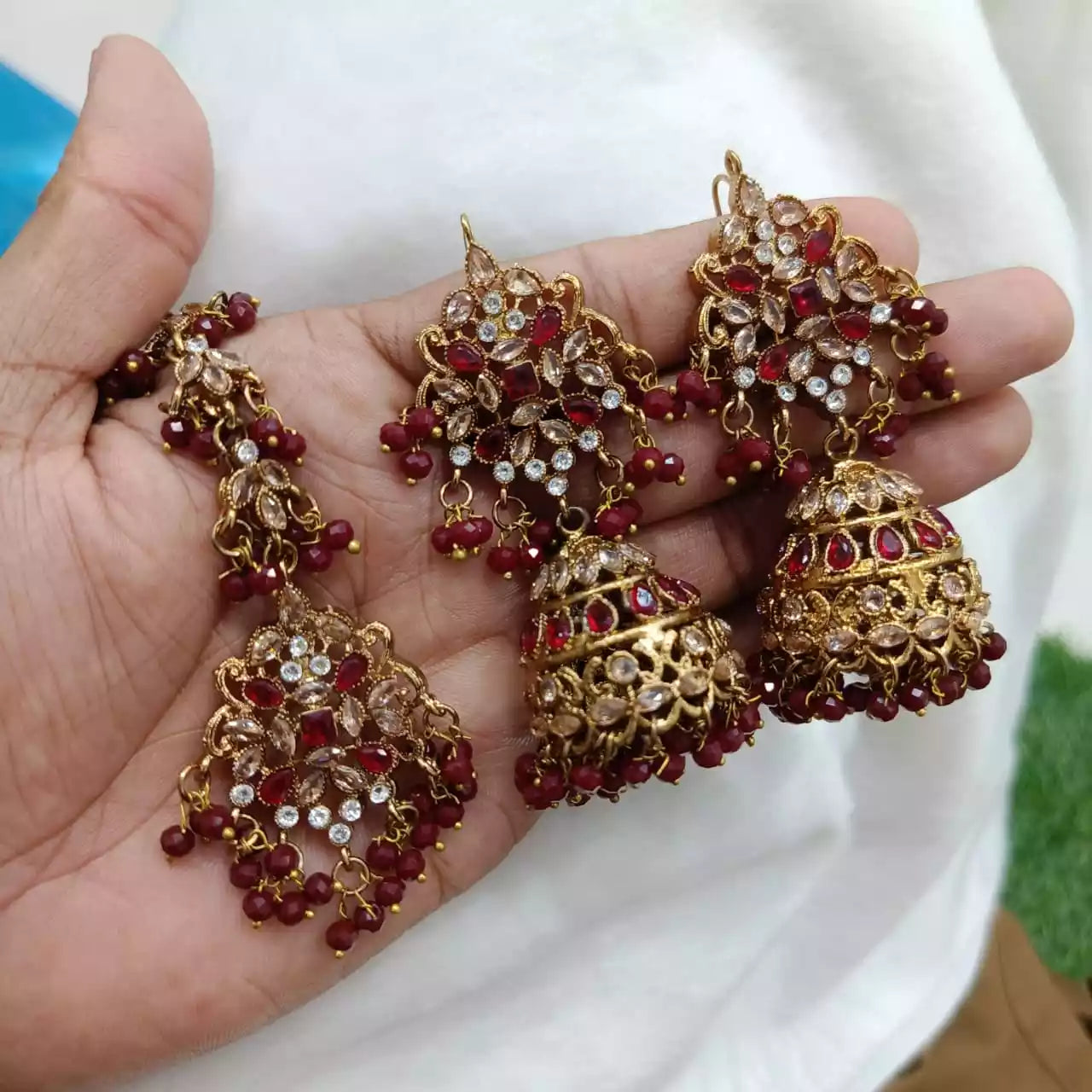 Zircon earrings with teeka Main image