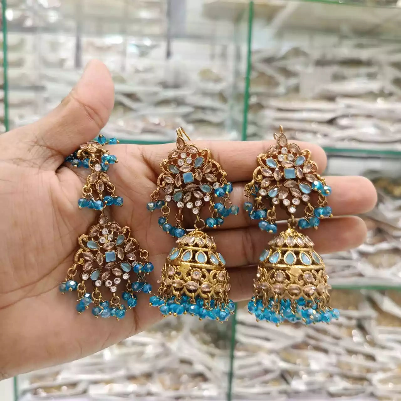 Zircon earrings with teeka