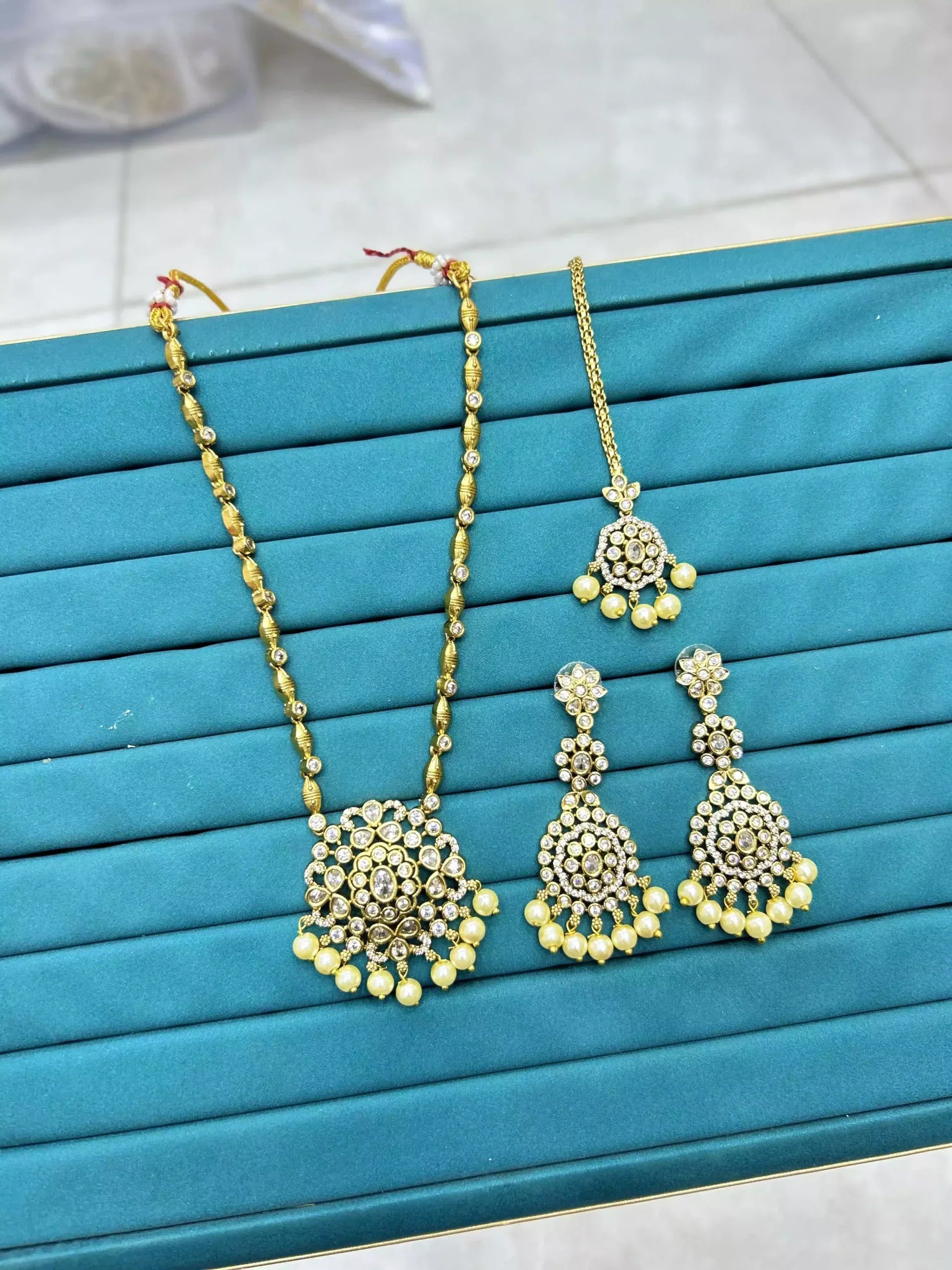 South indian set with teeka