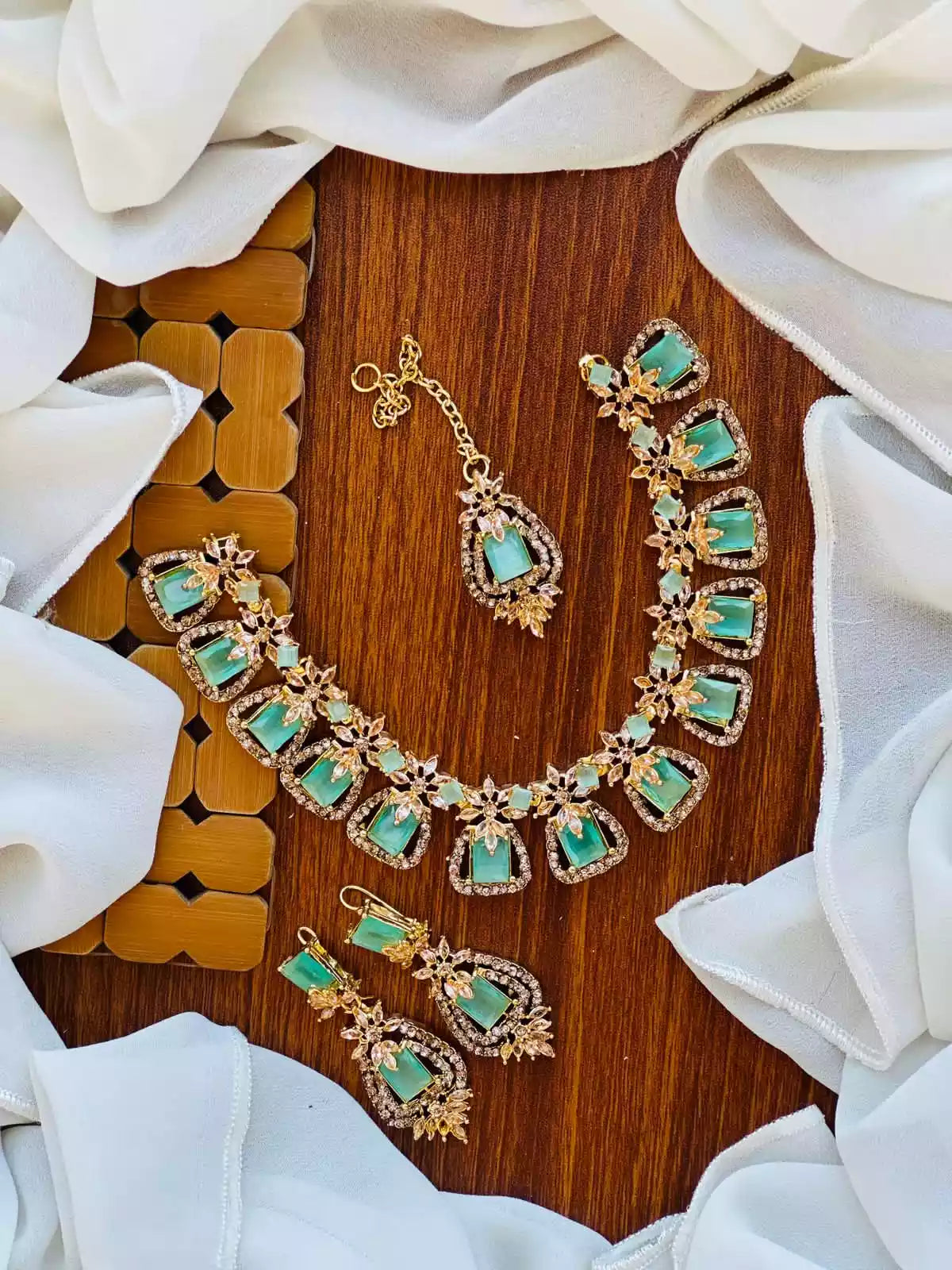 Zircon necklace set