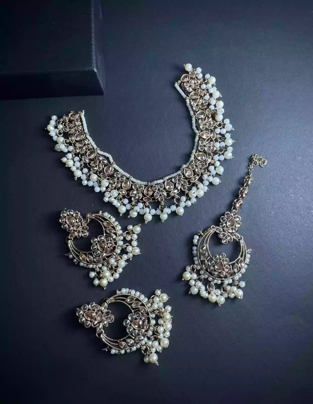 Reverse AD necklace set