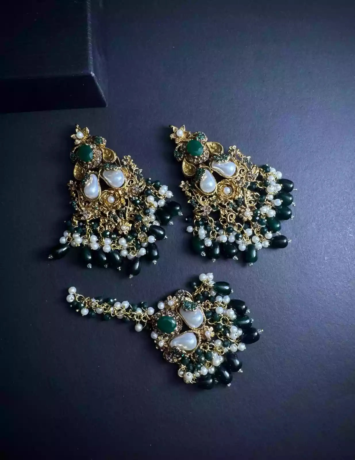 Stylish earrings with teeka