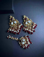Stylish earrings with teeka