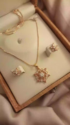 Zircon pendant with teeka