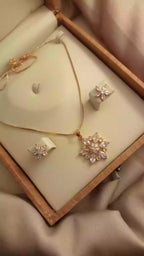 Zircon pendant with teeka