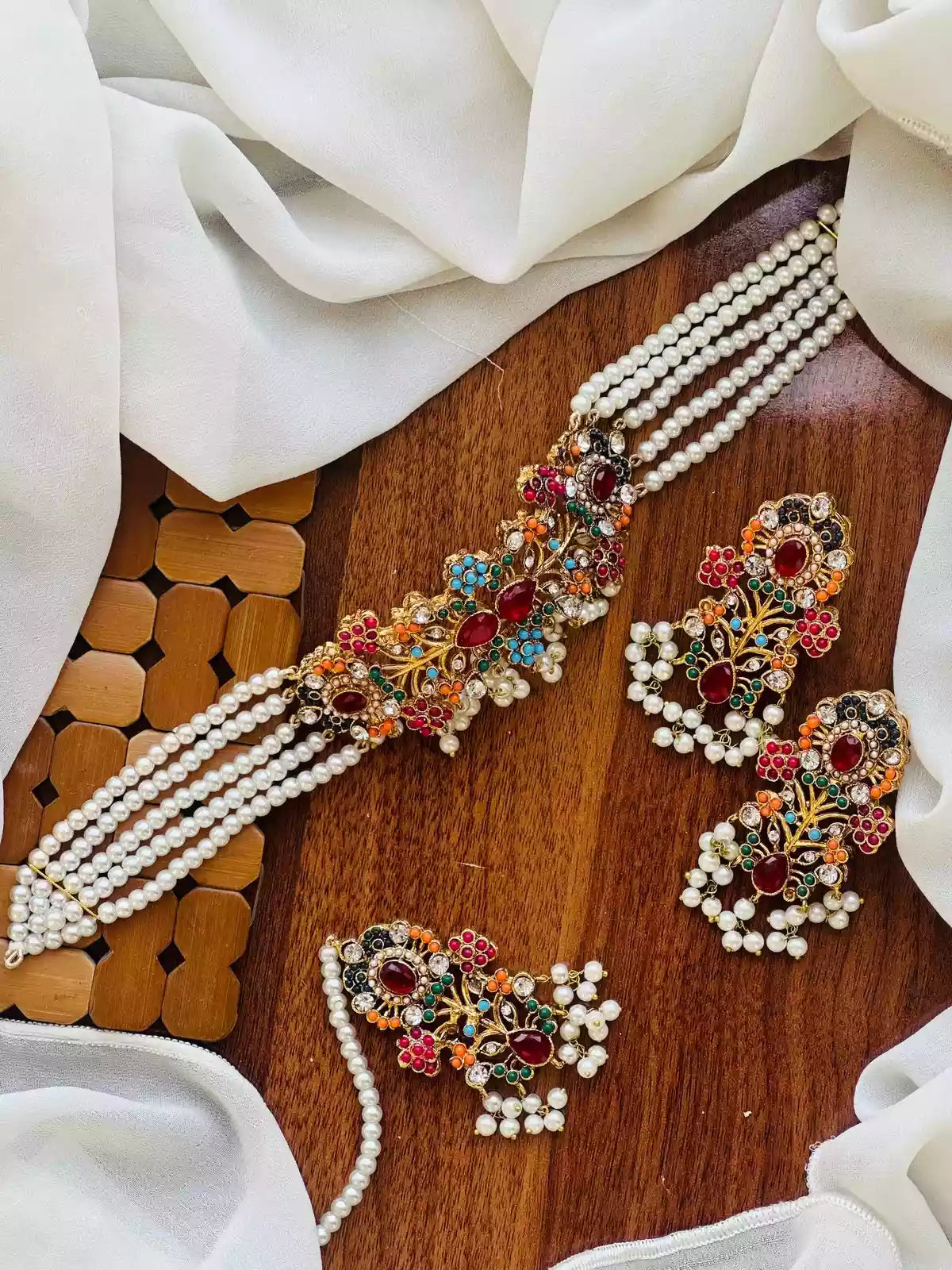 Noratan choker set