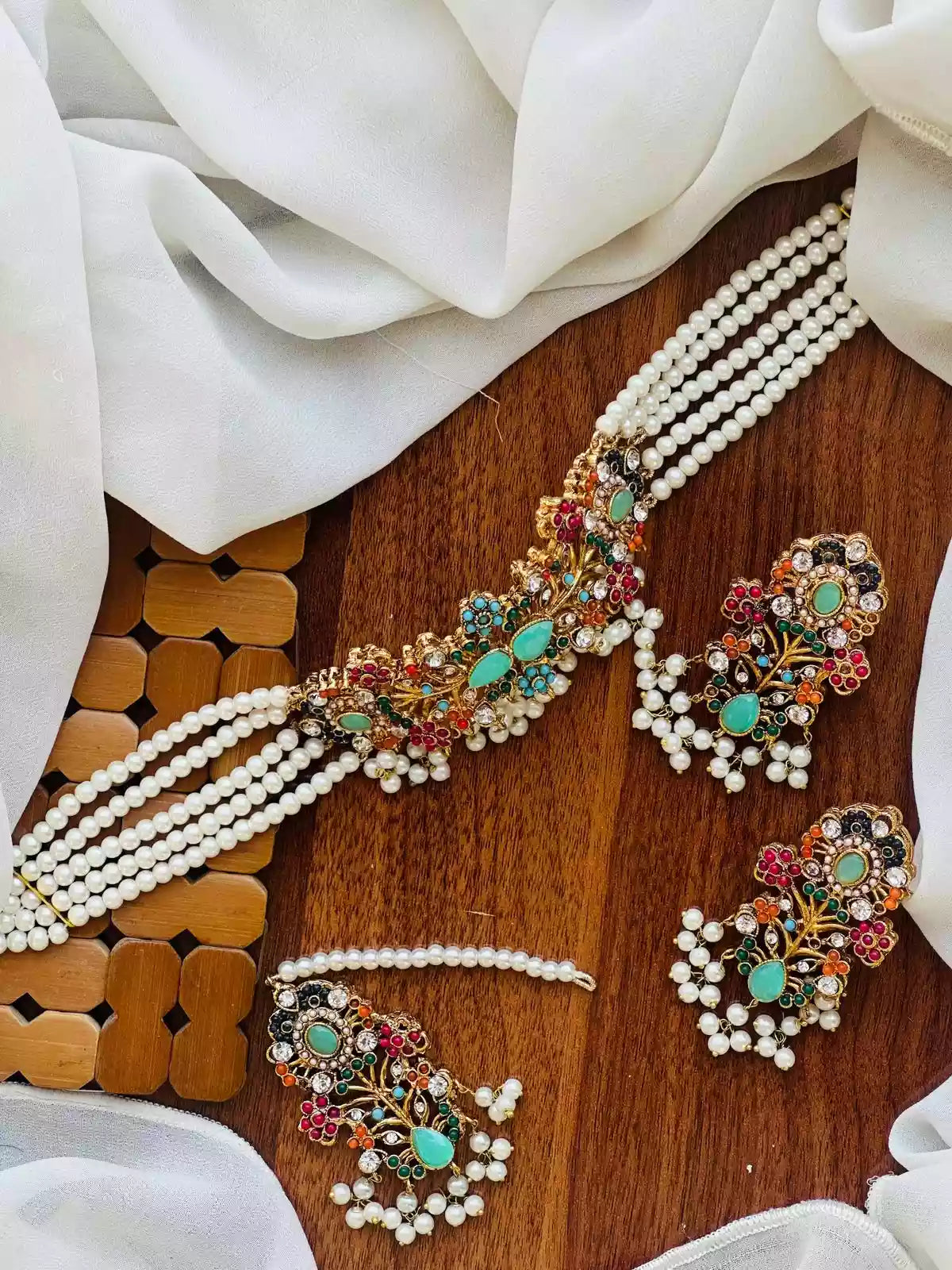 Noratan choker set