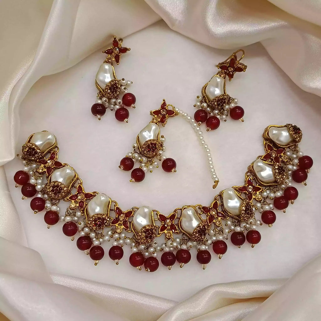 Mother pearl necklace set