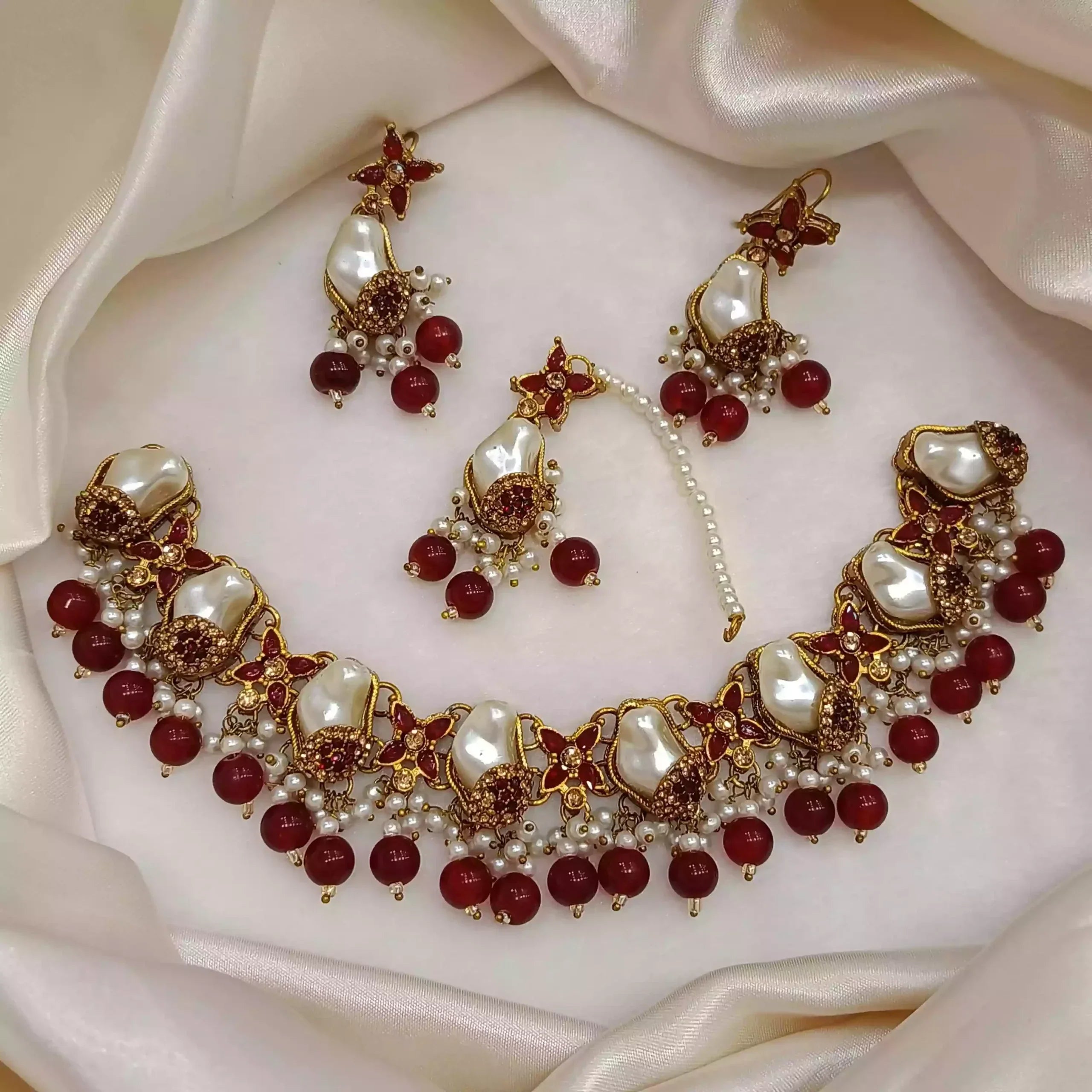 Mother pearl necklace set
