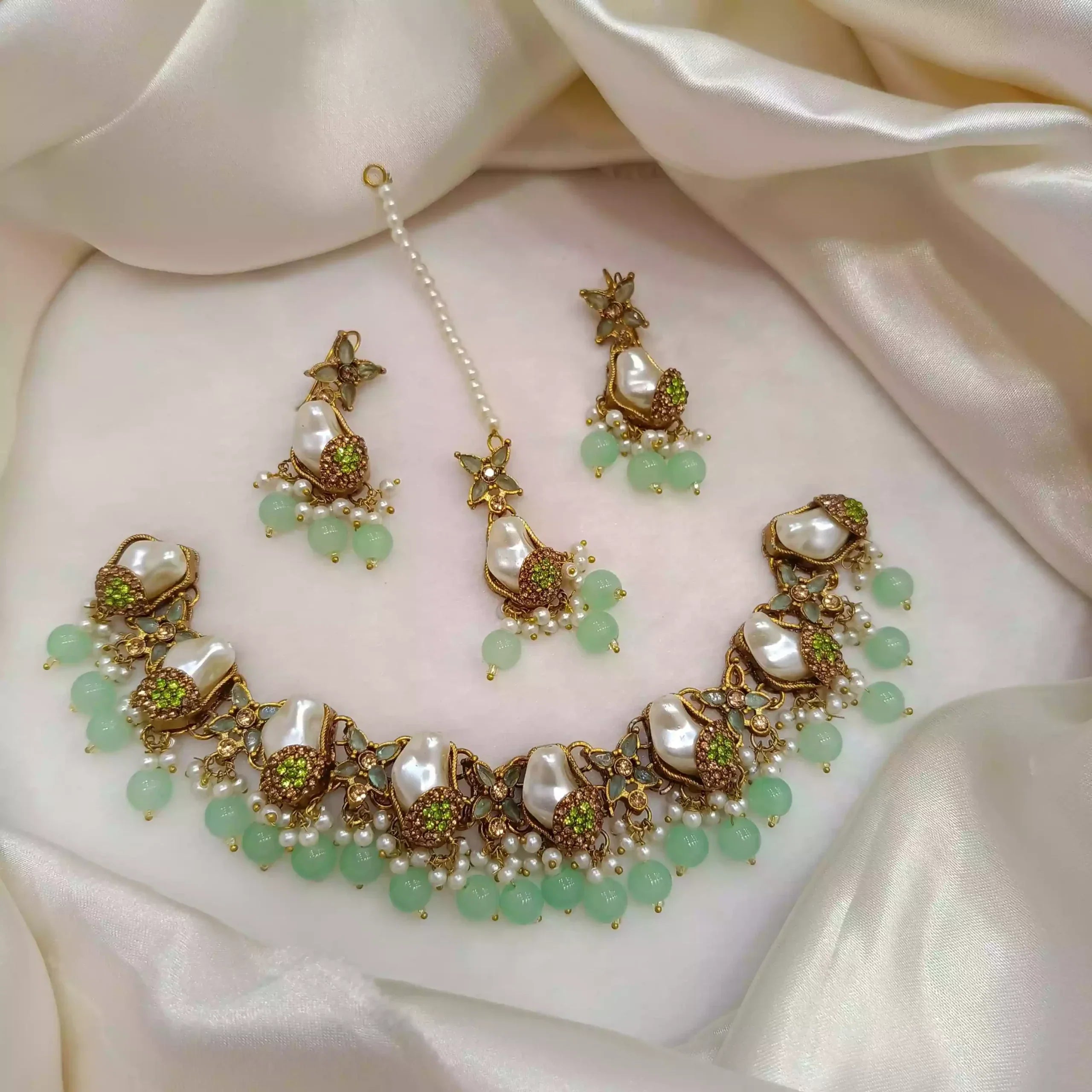 Mother pearl necklace set