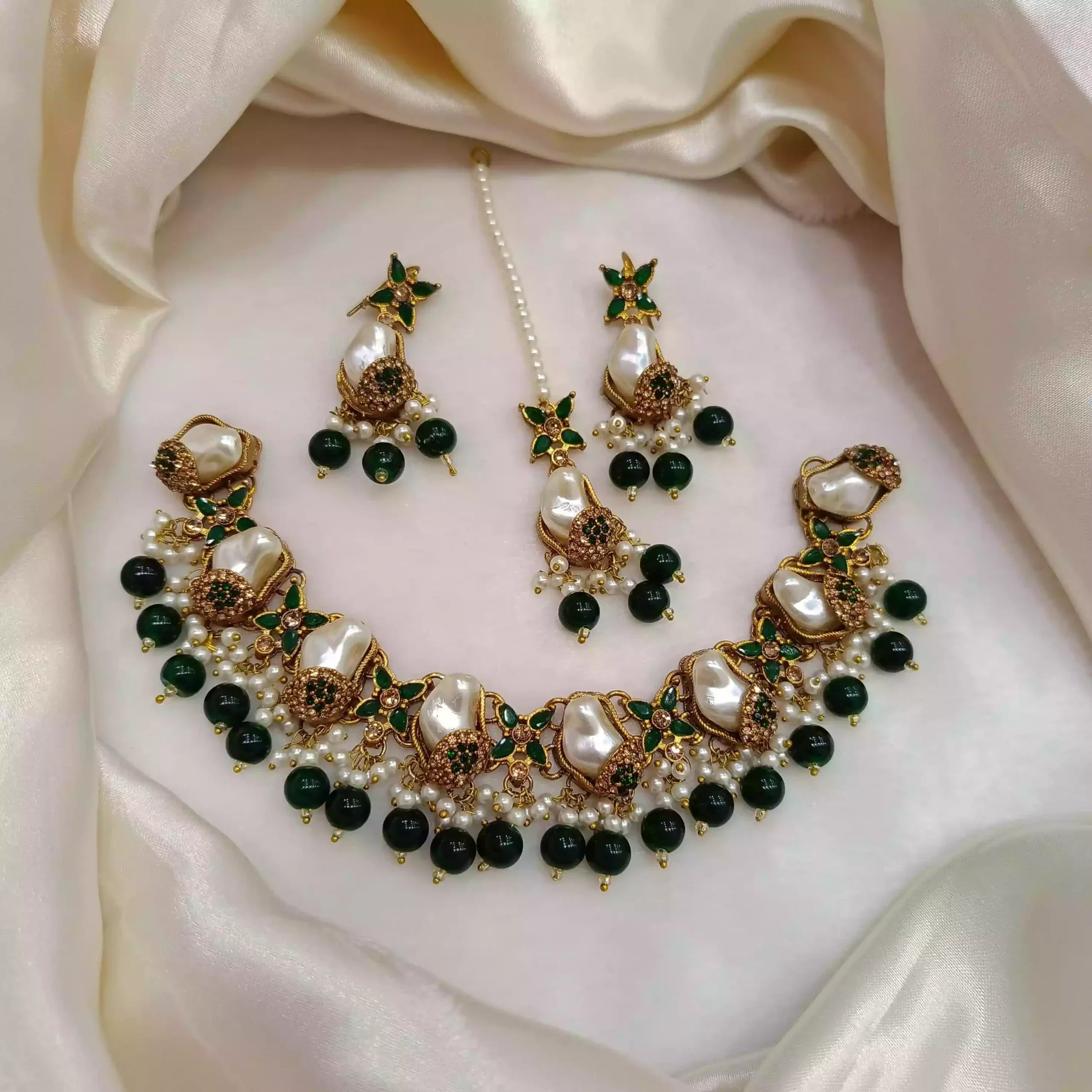 Mother pearl necklace set