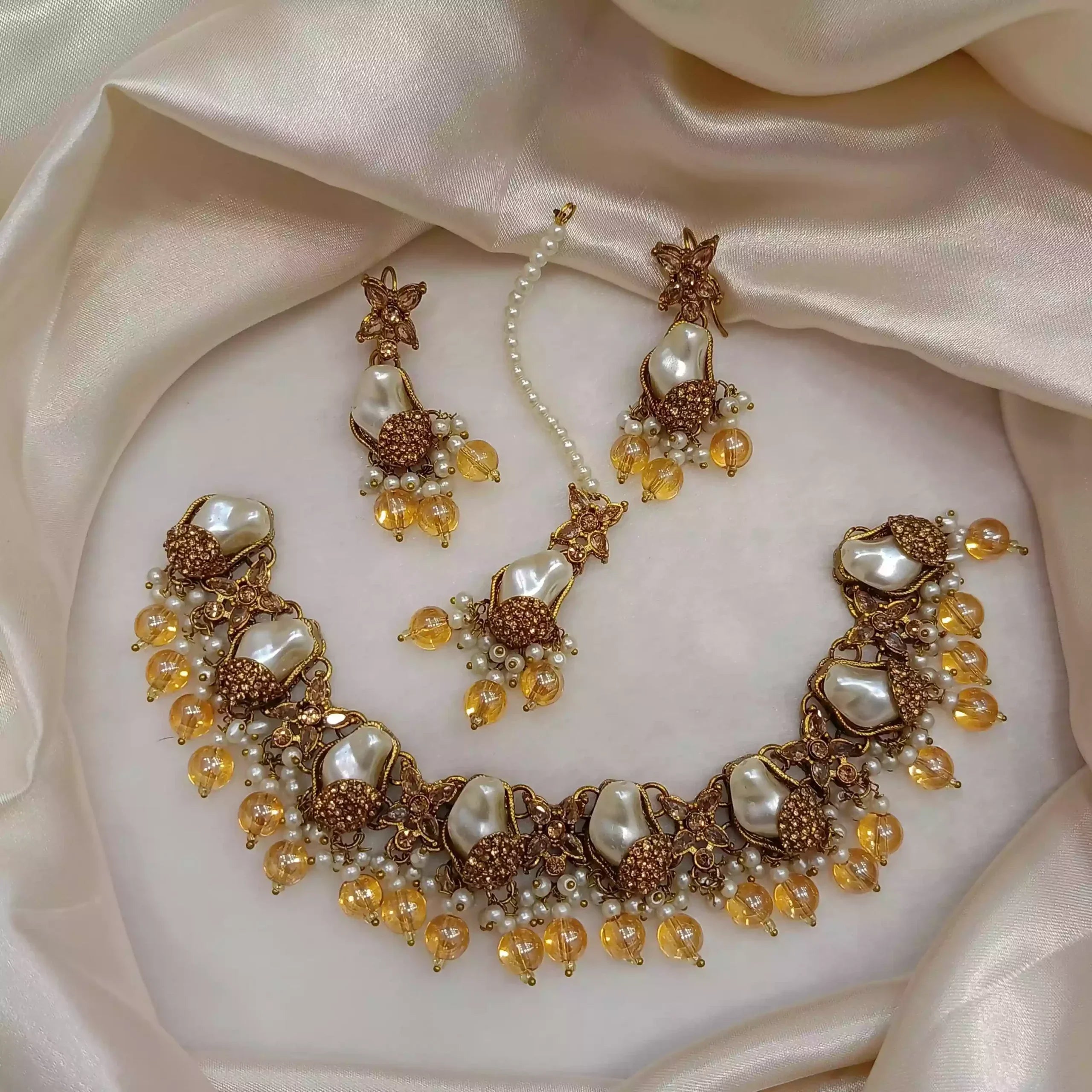 Mother pearl necklace set