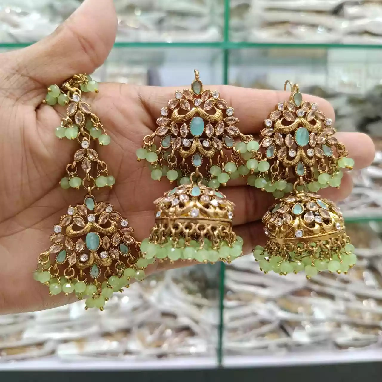 Zircon earrings with teeka
