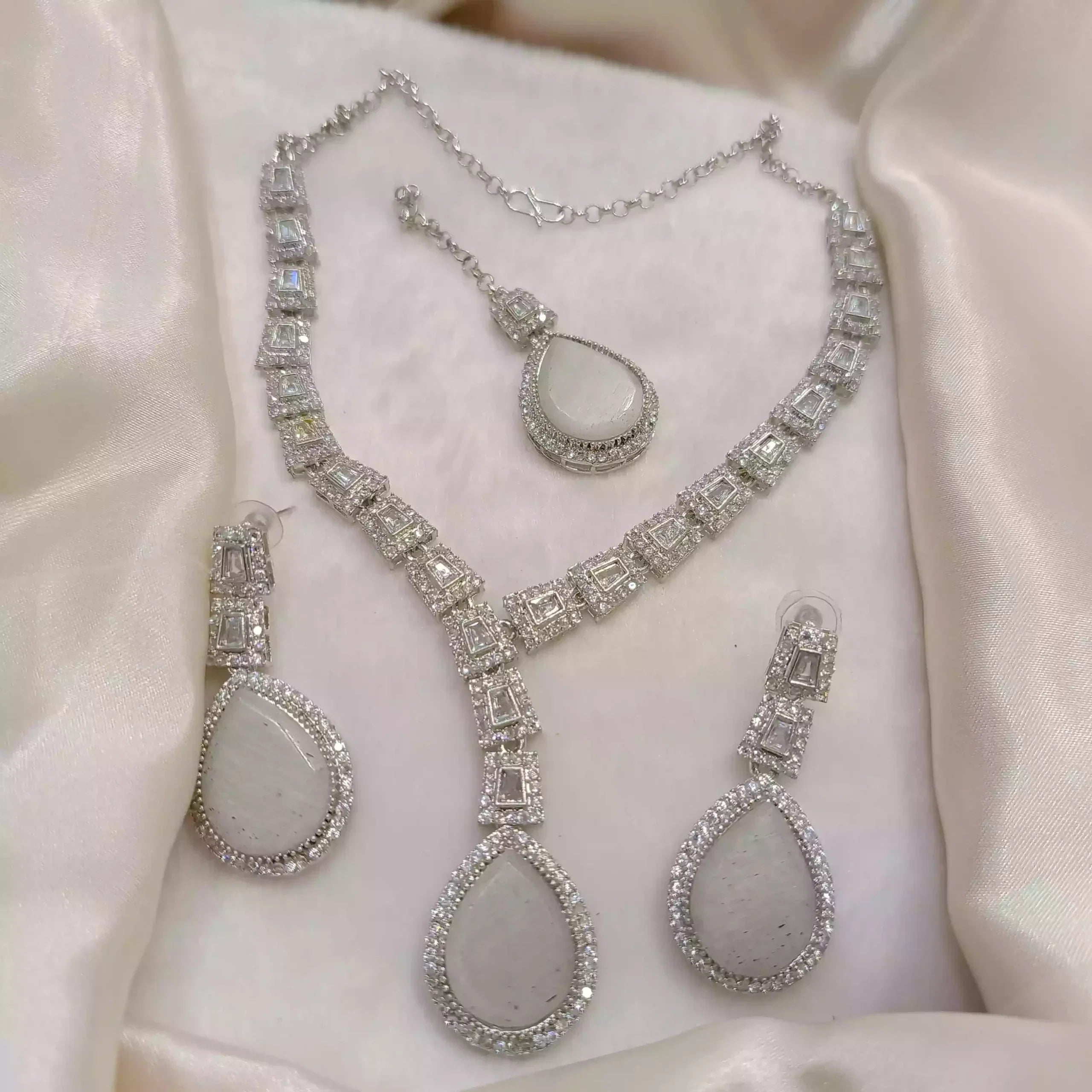 Zircon necklace set