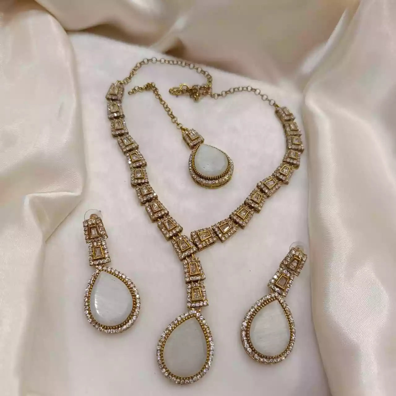 Zircon necklace set