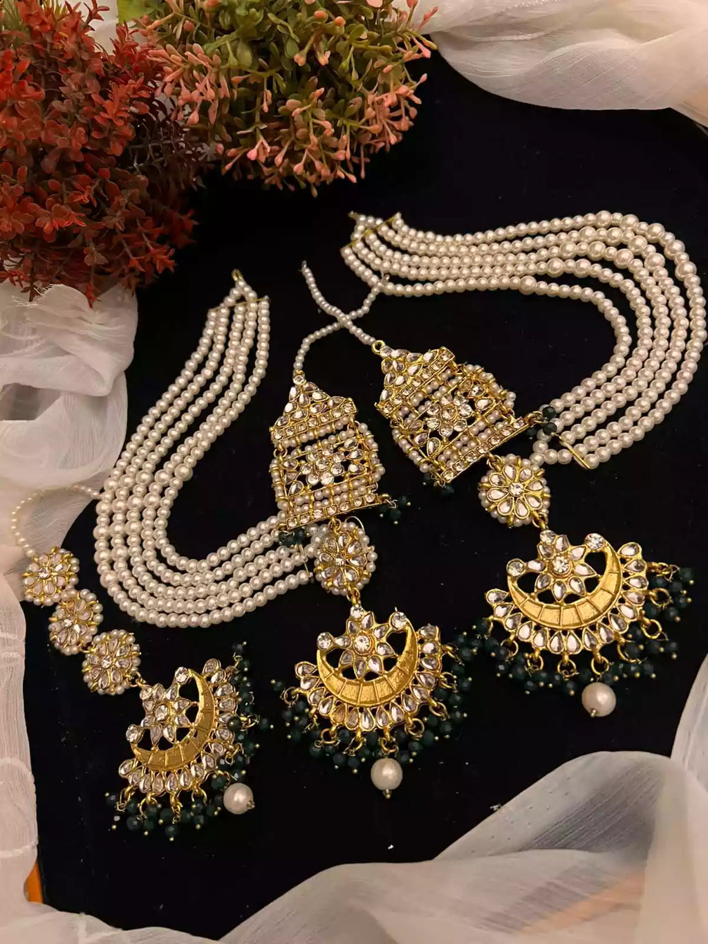 Kundan heavy earrings teeka