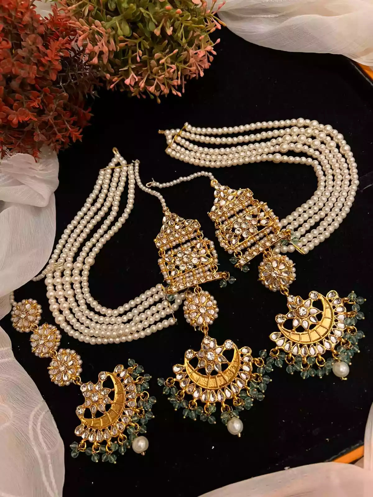 Kundan heavy earrings teeka
