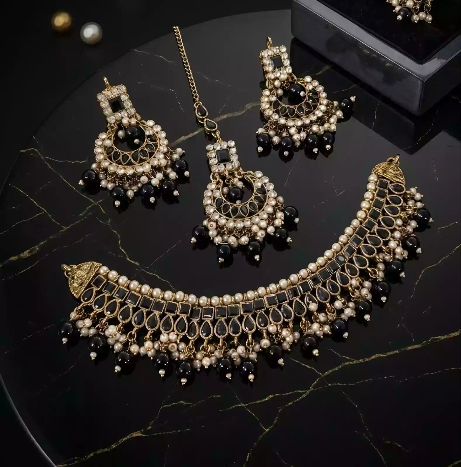 Kundan necklace set with teeka