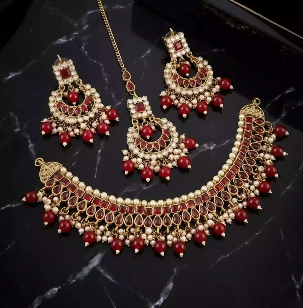 Kundan necklace set with teeka