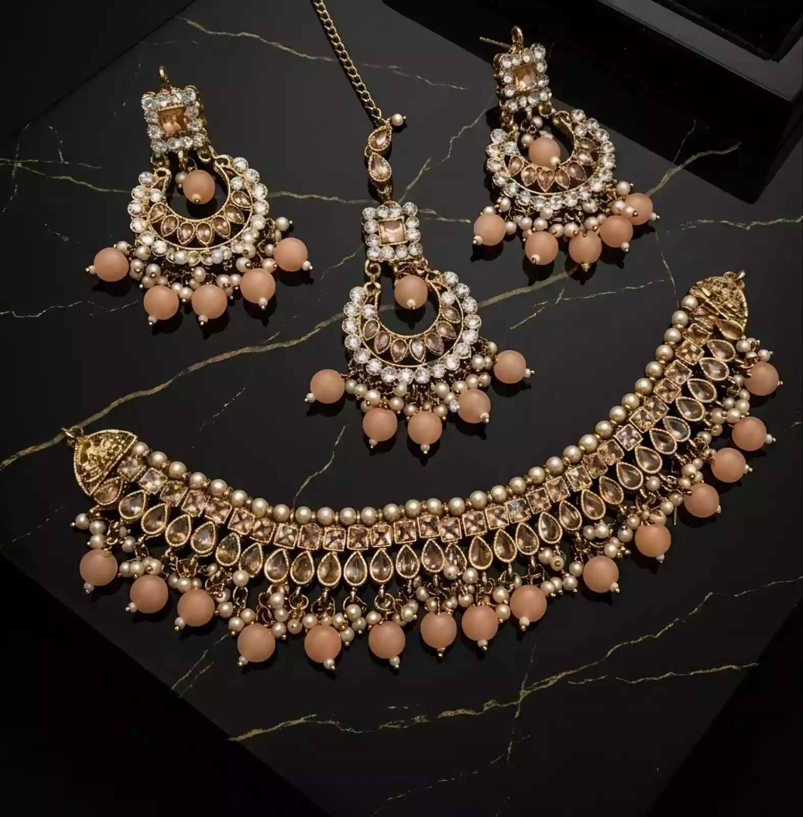 Kundan necklace set with teeka