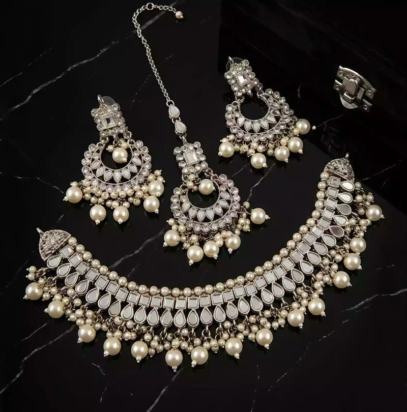 Kundan necklace set with teeka