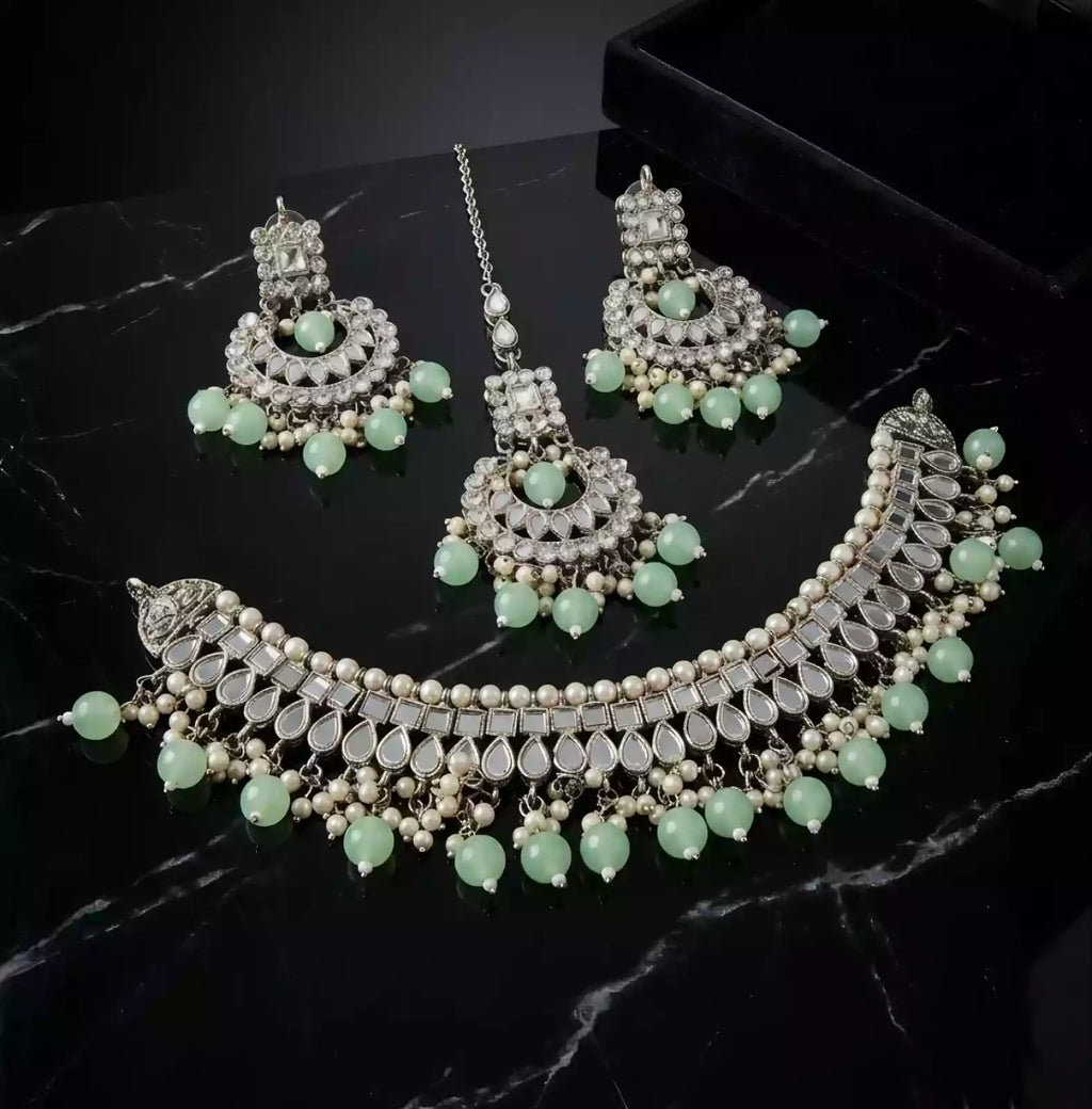 Kundan necklace set with teeka