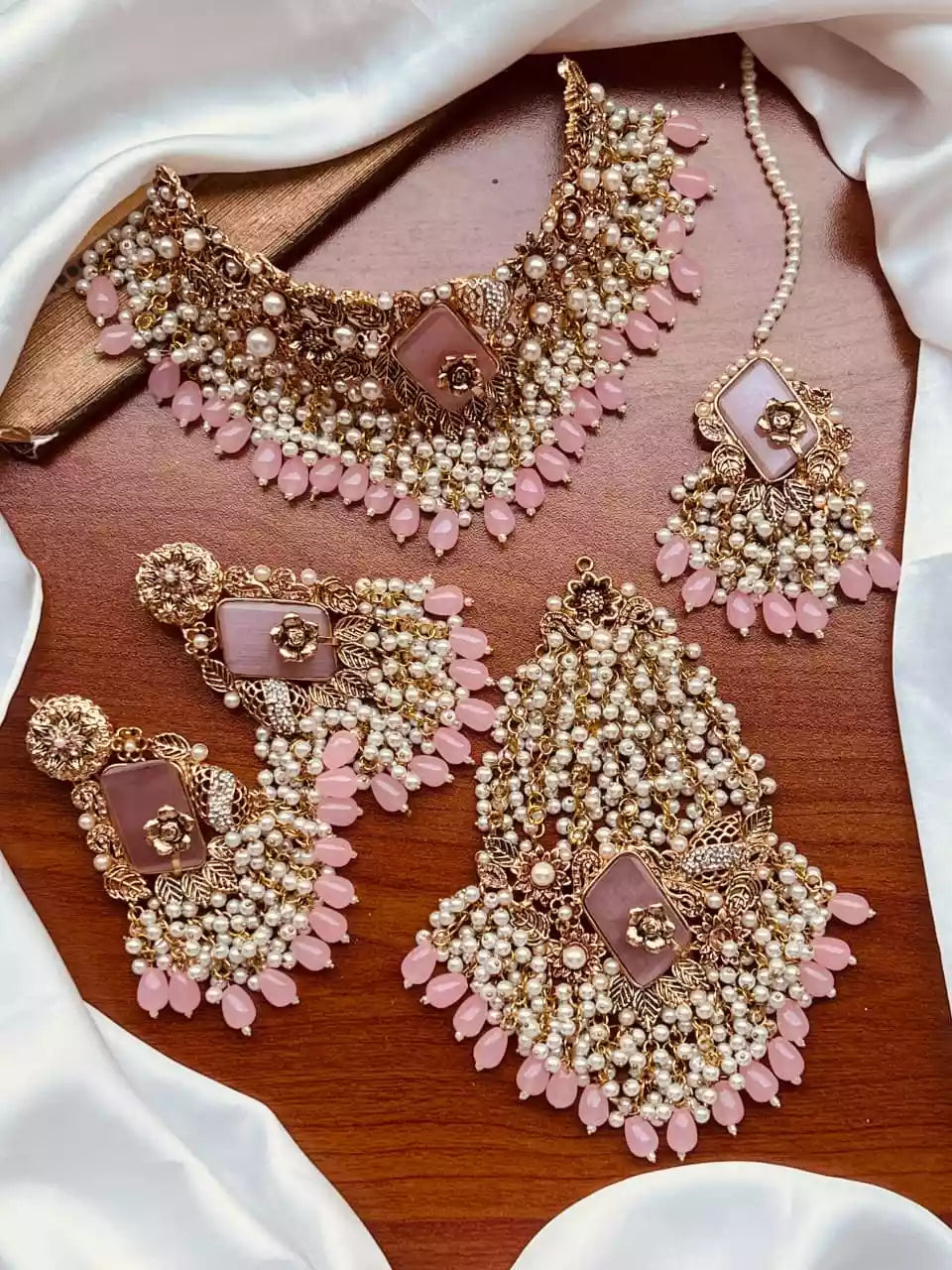 Handmade designer bridal set Secondary image