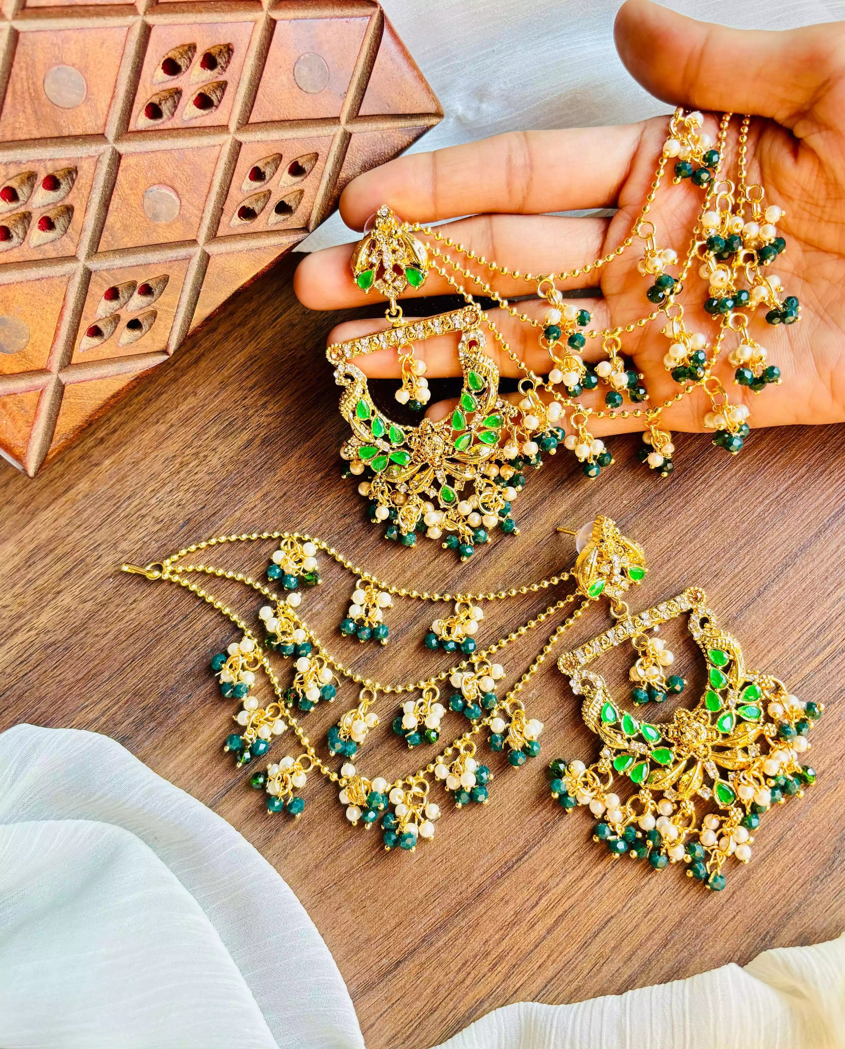 Zircon earrings with saharay