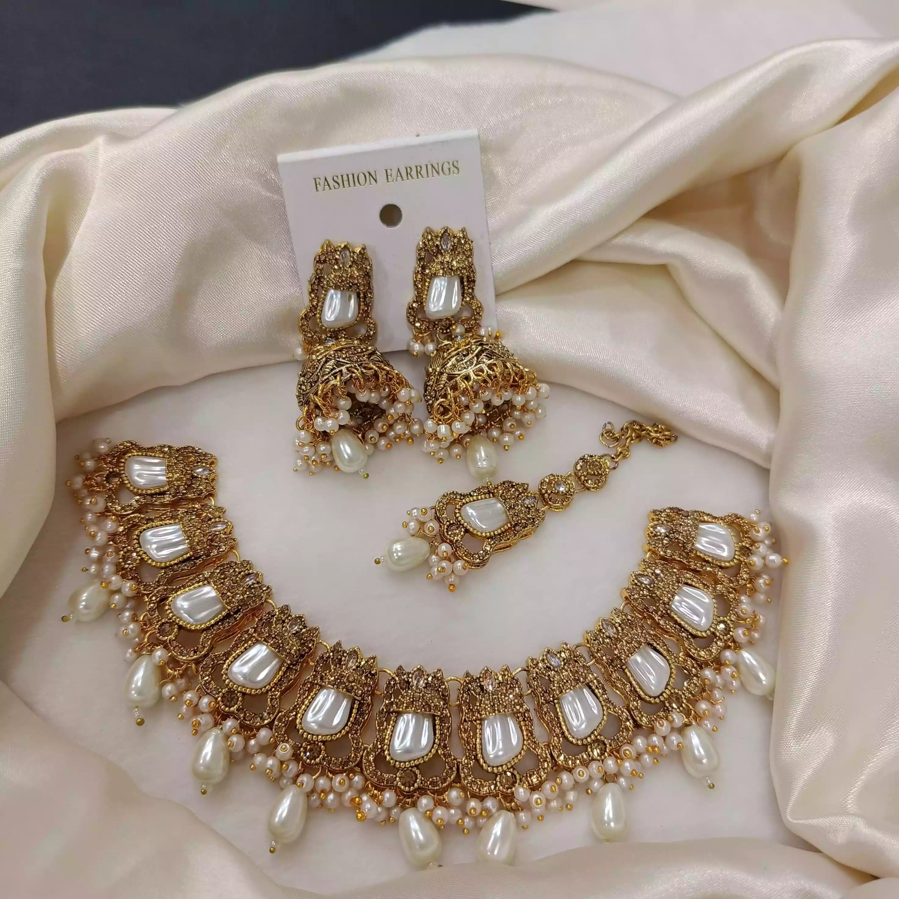 Mother pearl necklace set