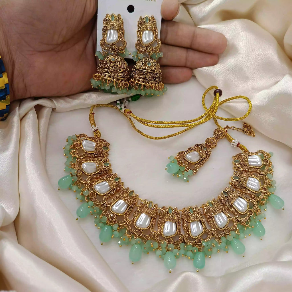 Mother pearl necklace set