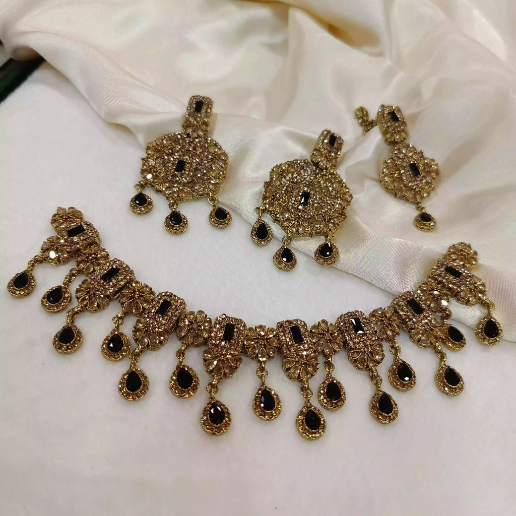 Zircon necklace set with teeka