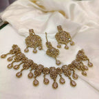 Zircon necklace set with teeka