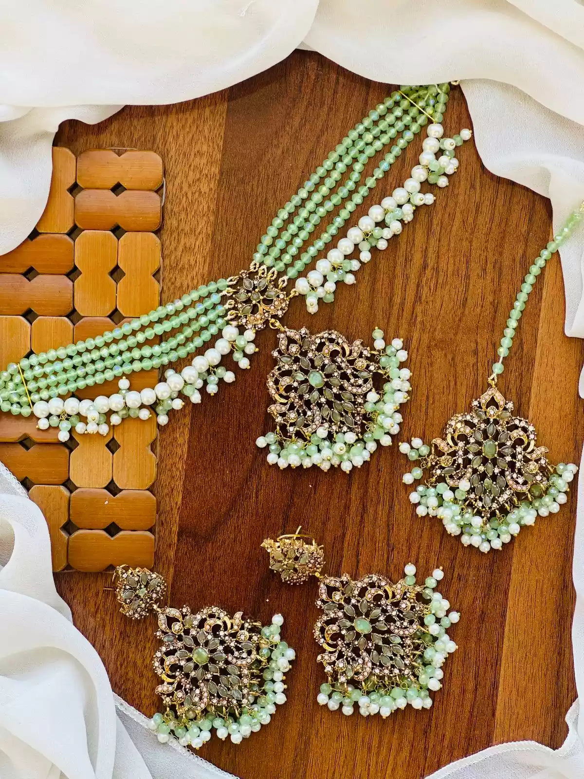Pearl choker set with teeka