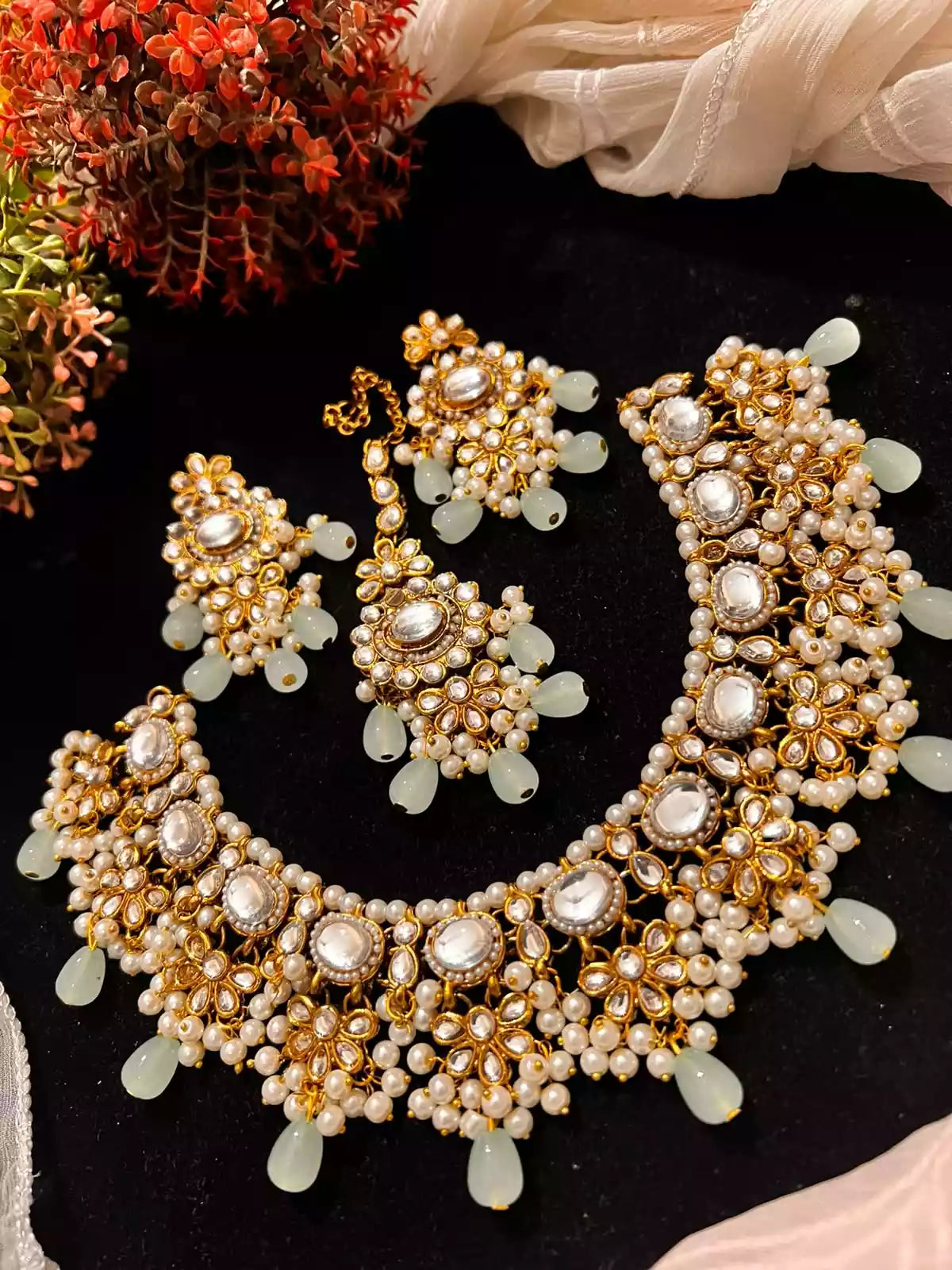 Kundan necklace set with teeka