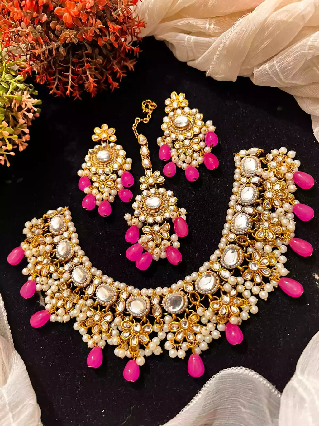 Kundan necklace set with teeka
