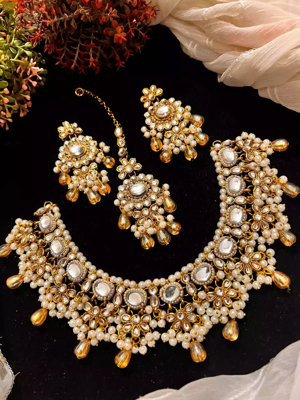 Kundan necklace set with teeka