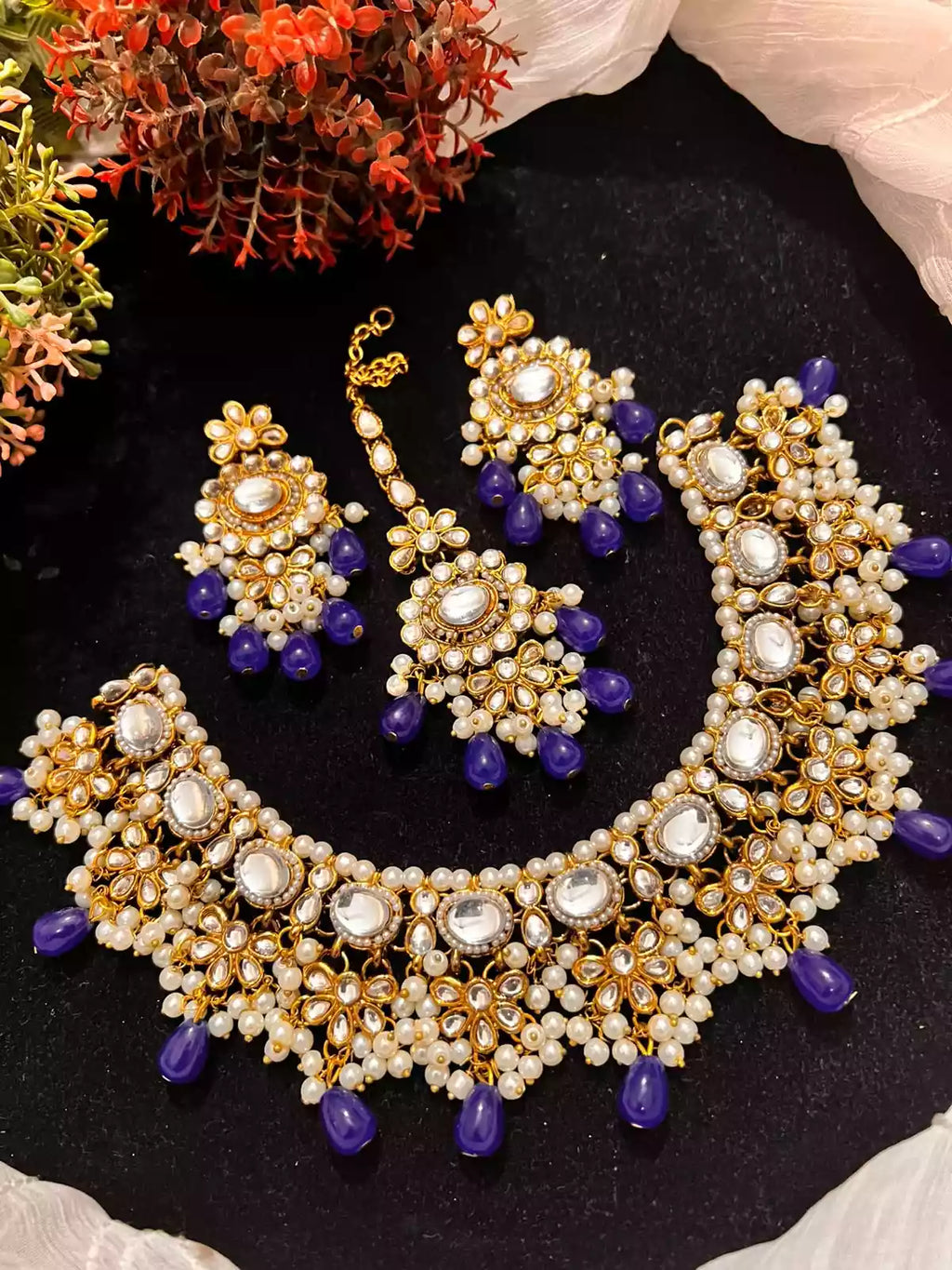 Kundan necklace set with teeka