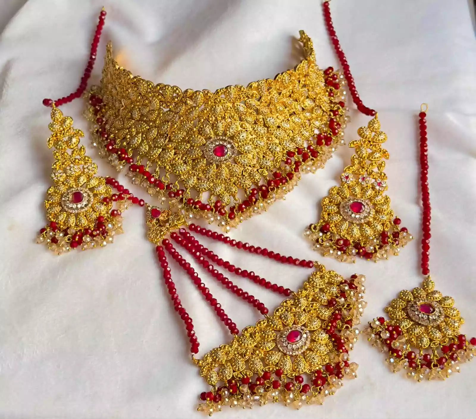 Gold plated necklace set Main image