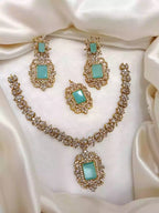 Zircon necklace set with teeka