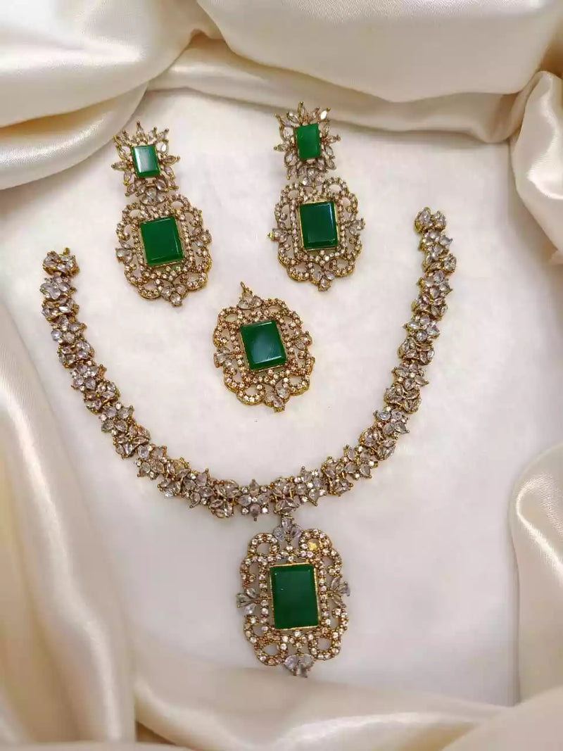 Zircon necklace set with teeka