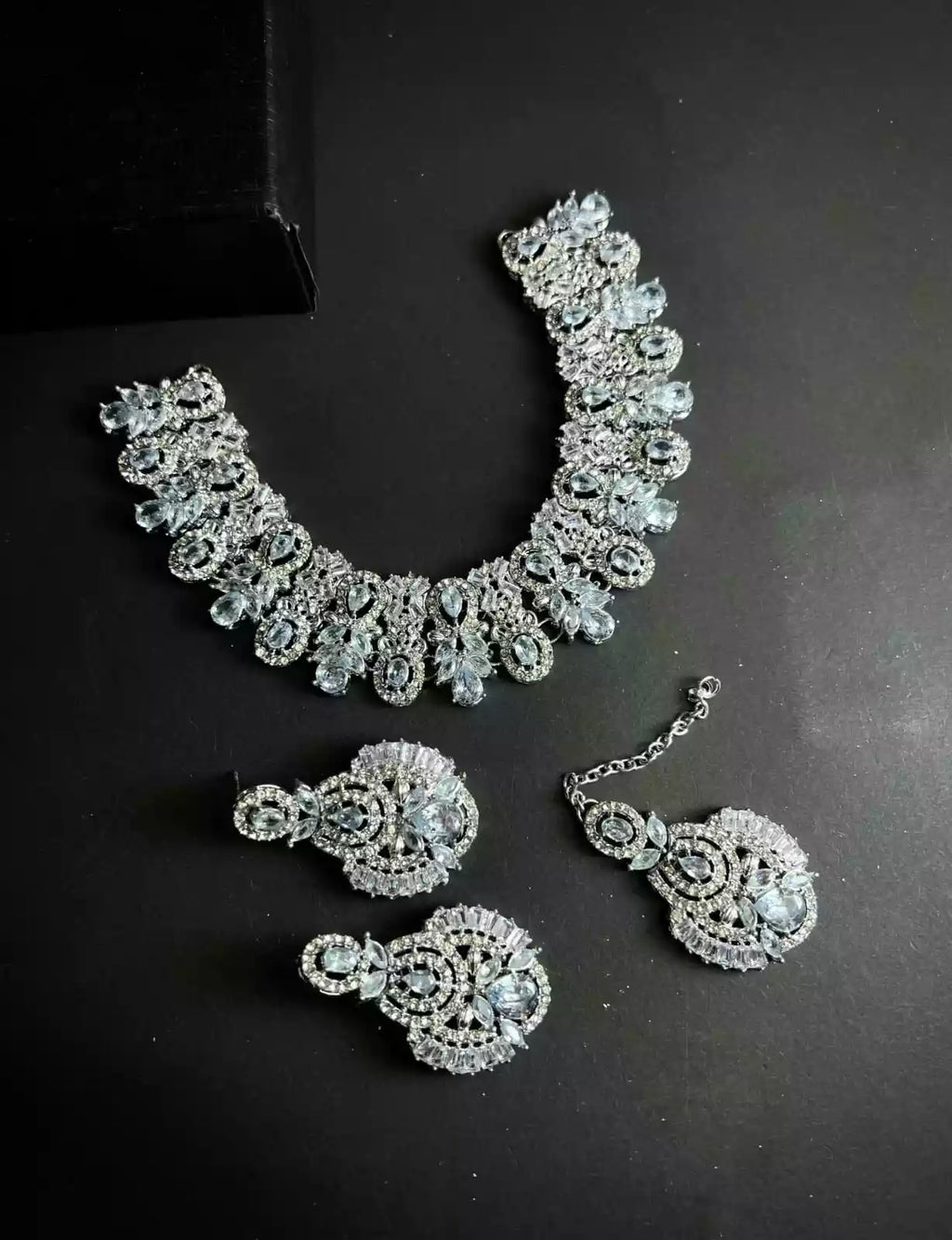 Heavy bridal set with teeka