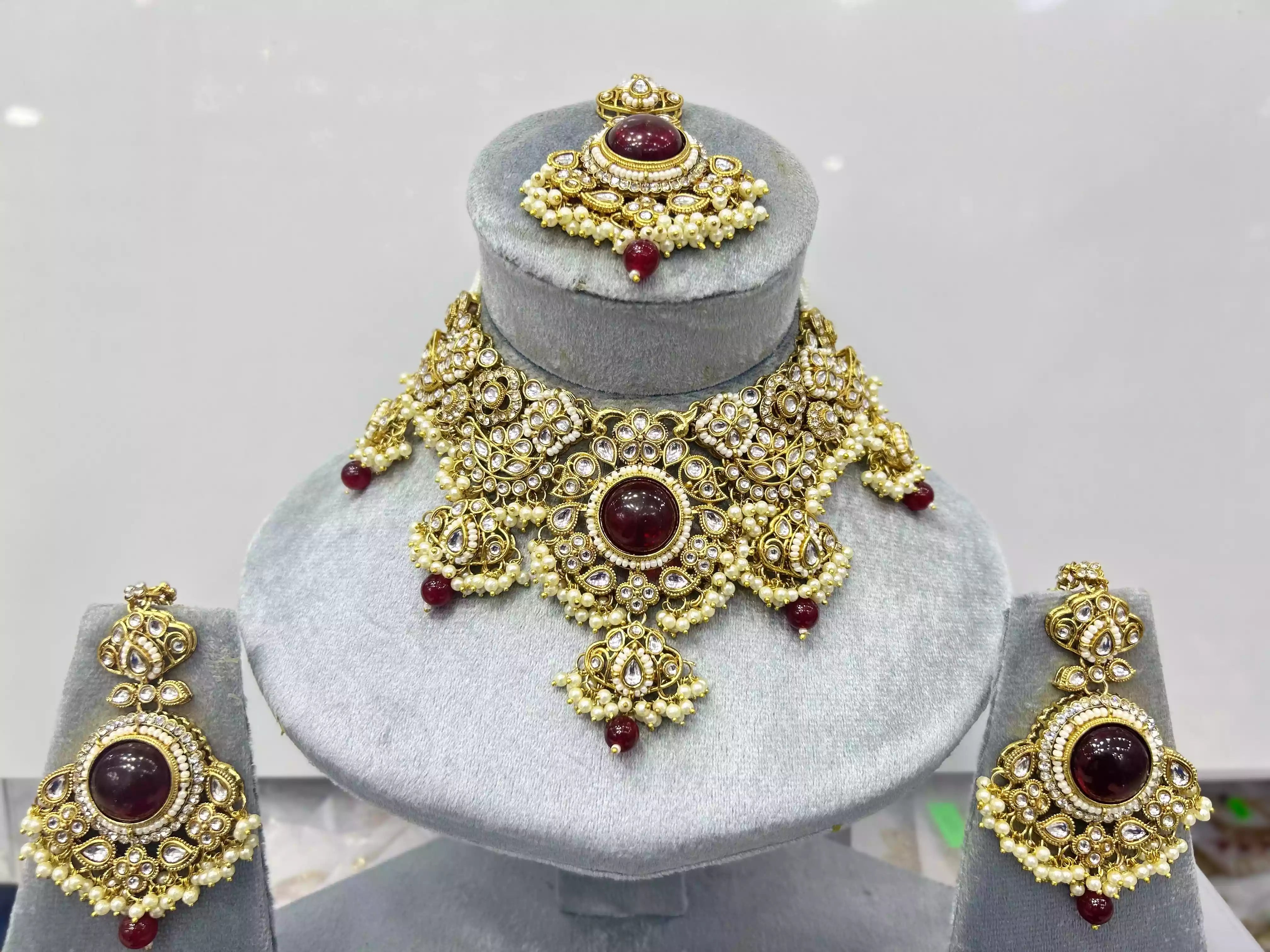 Indian kundan bridal set Secondary image