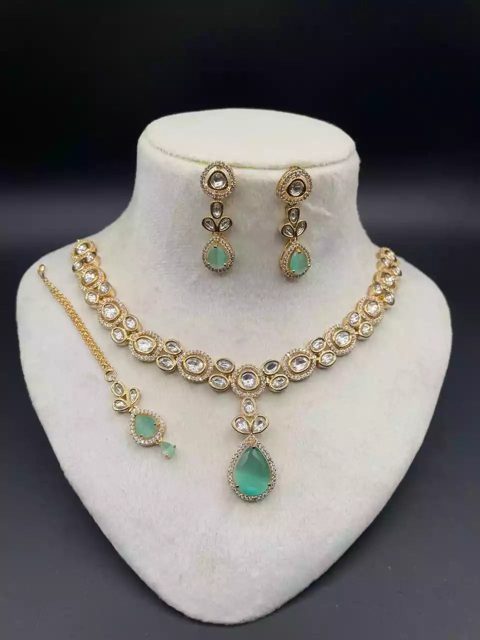 Premium kundan set Secondary image