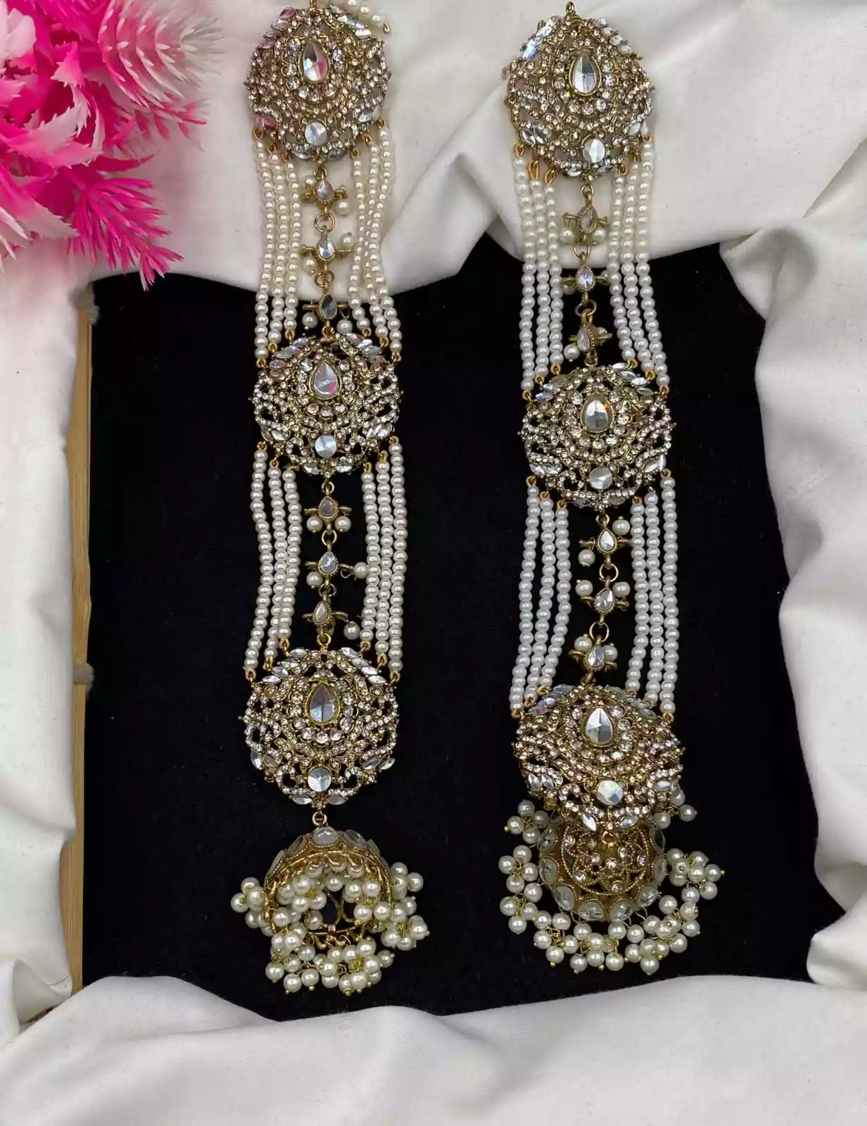 Kundan jhumki with saharay Main image