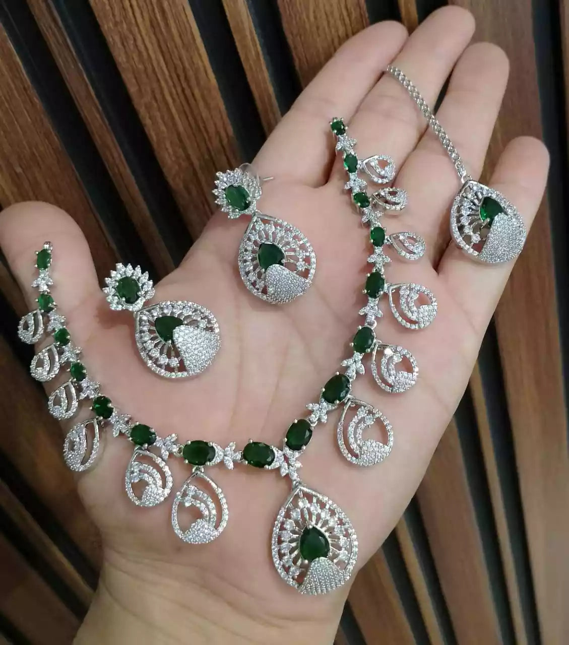 Indian zircon necklace set Main image