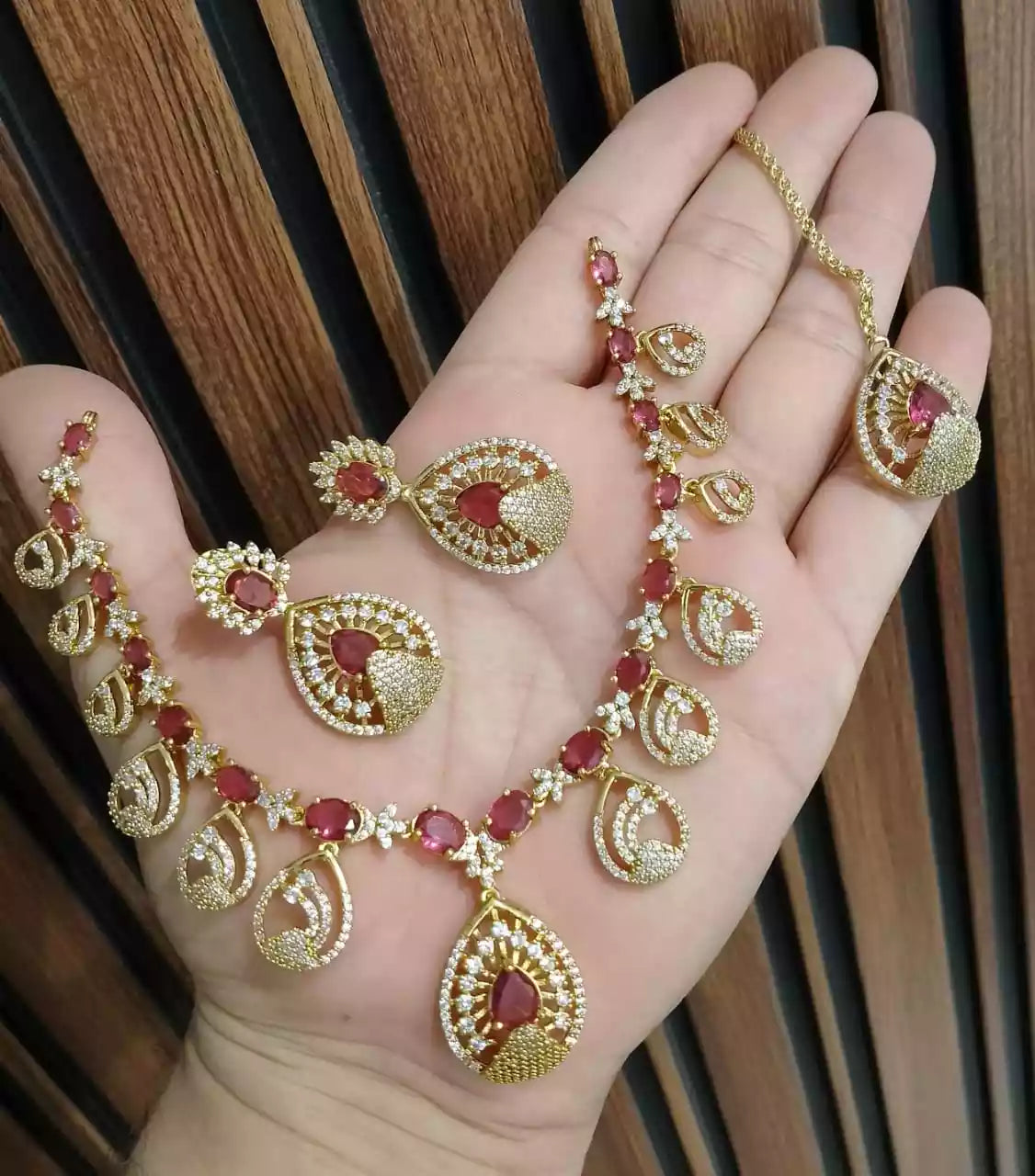 Indian zircon necklace set Main image