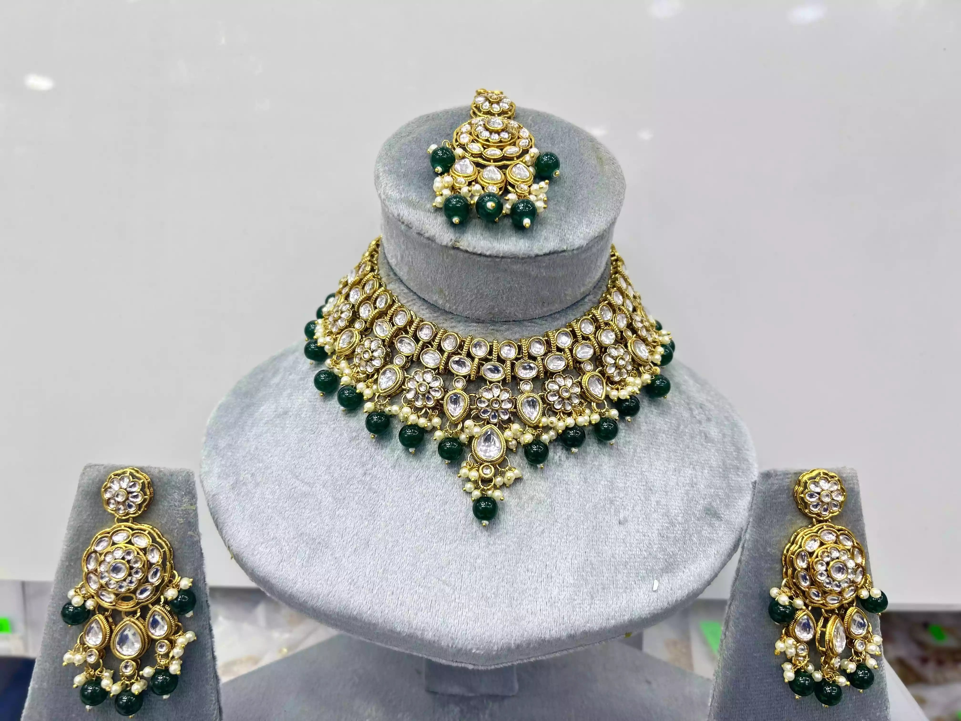 Indian kundan necklace set Secondary image