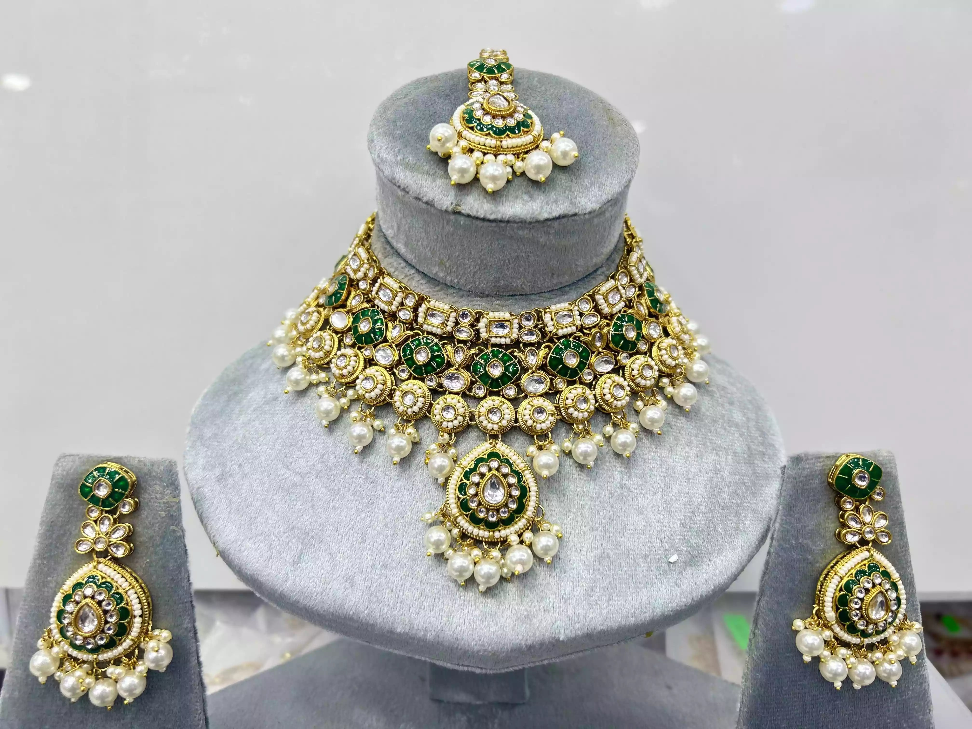 Indian kundan necklace set Main image
