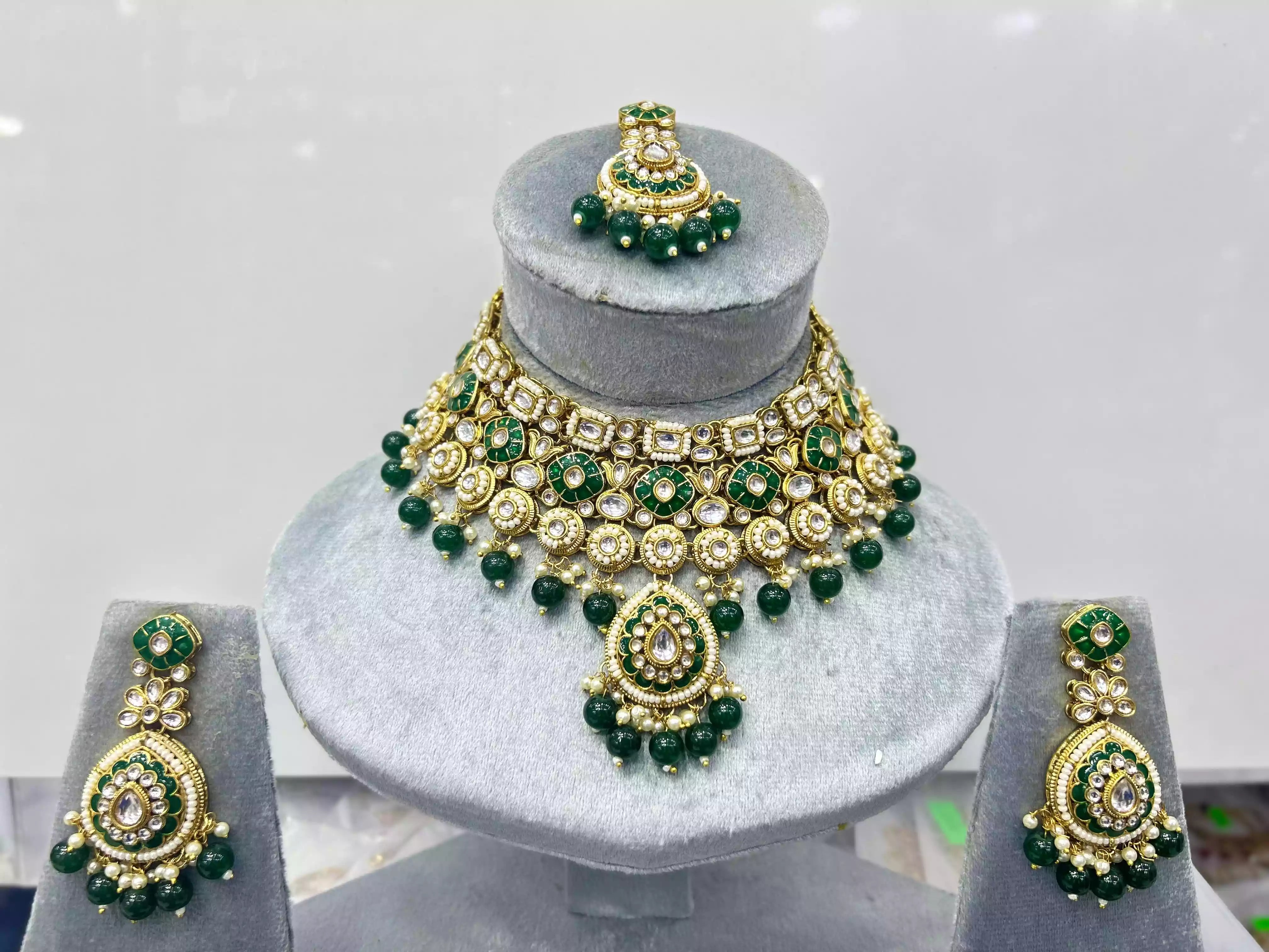 Indian kundan necklace set Secondary image