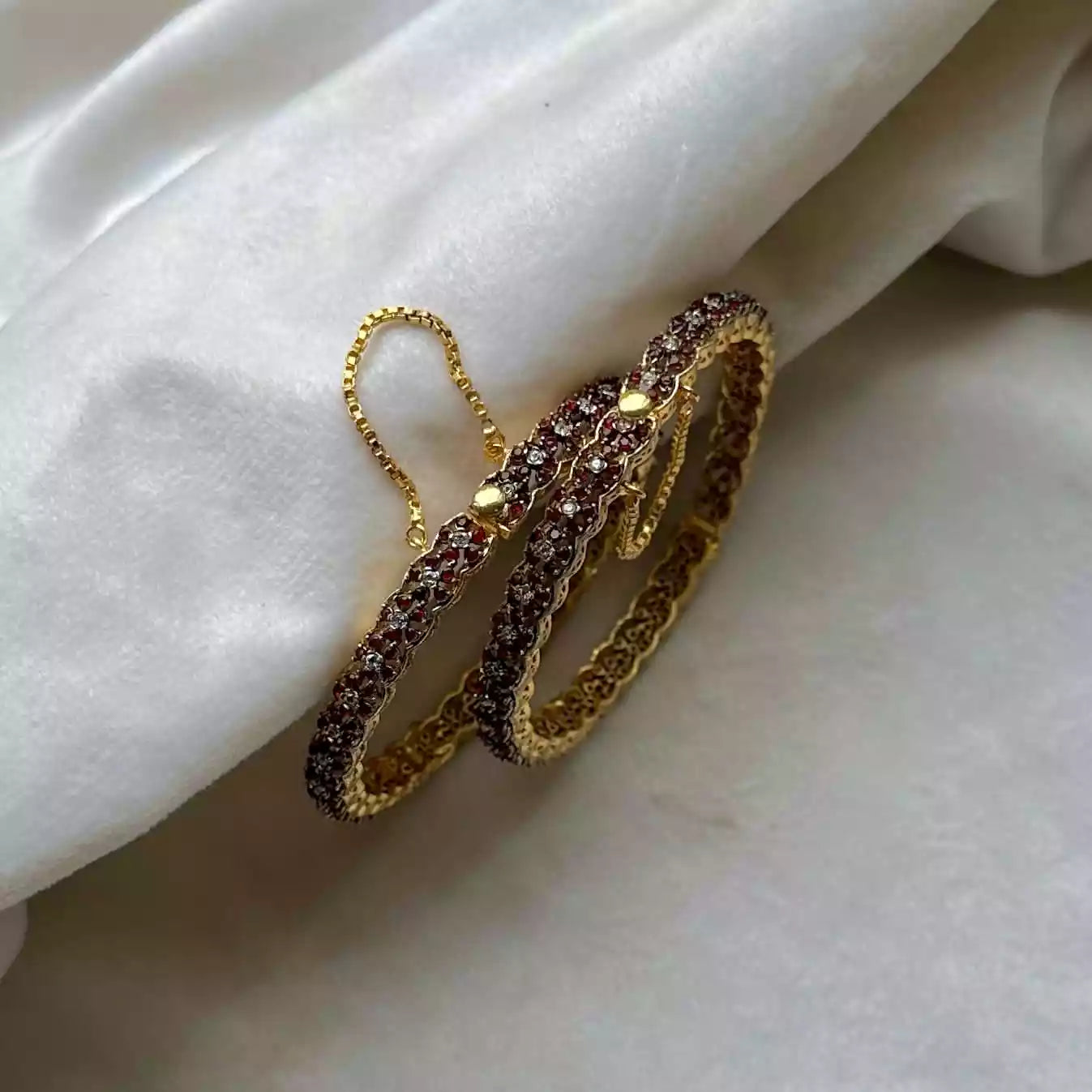Zircon jarao bangle pair